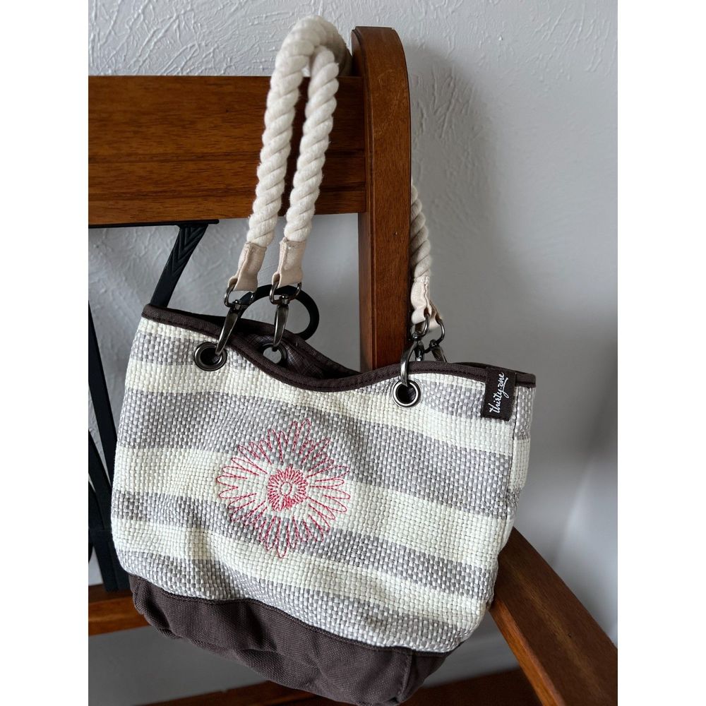 thirty-one embroidered shoulder bag in like new condition